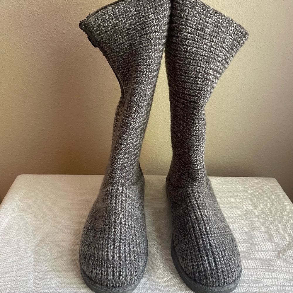 Kohl’s Size 6 Gray Knit Tall Pull On Half Zip Boots